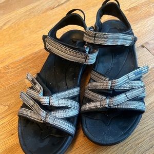 Teva Tirra womens sandals, size 8. Outdoor, sports, casual